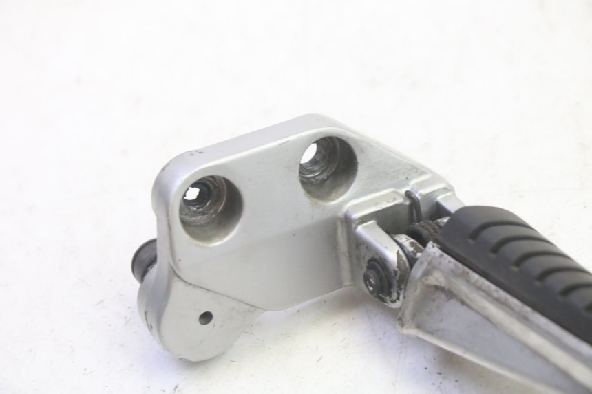 photo de PEDANA ANTERIORE DESTRA SUPPORTO SUZUKI DL V STROM 1000 (2002 - 2007) - Dettaglio del componente