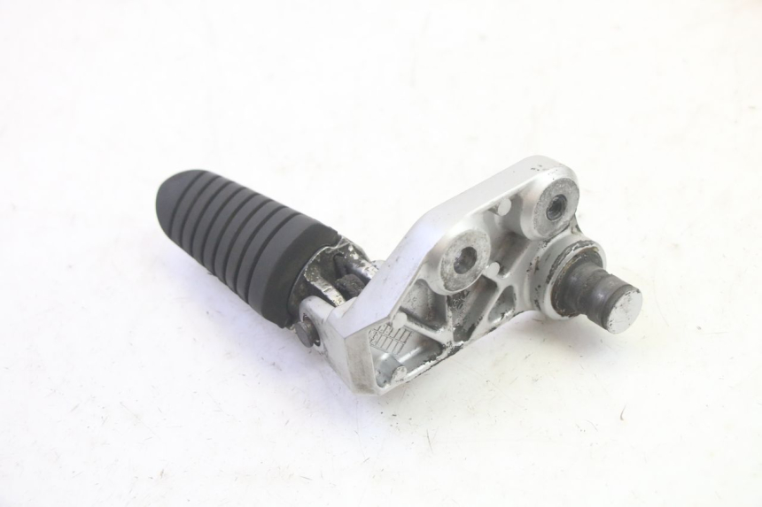 photo de PEDANA ANTERIORE DESTRA SUPPORTO SUZUKI DL V STROM 1000 (2002 - 2007) - Altra angolazione