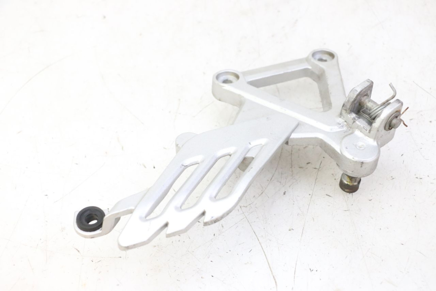 photo de PEDANA ANTERIORE DESTRA SUPPORTO STAHO FH 50 (2018 - 2019)