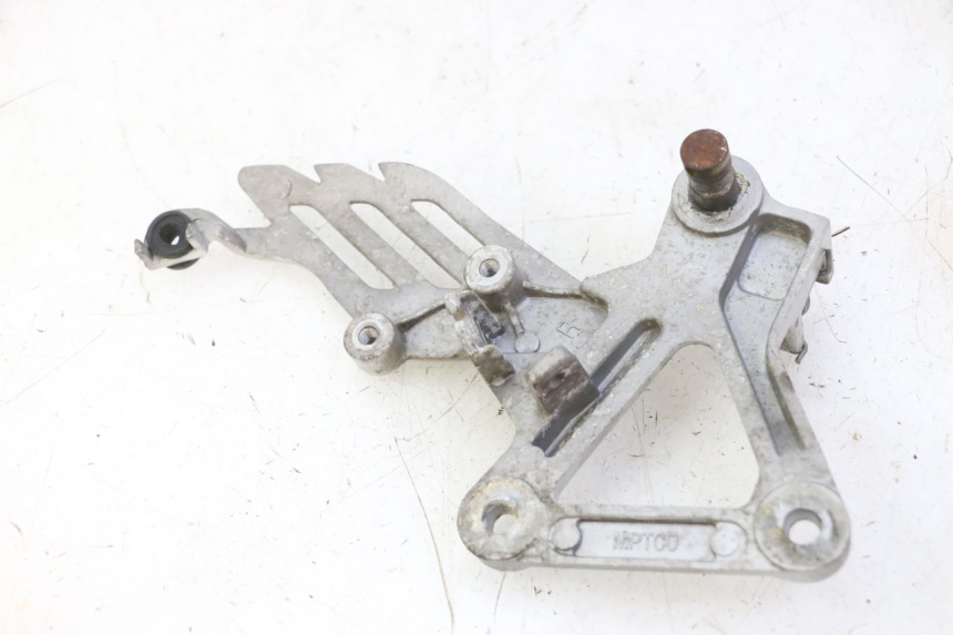 photo de PEDANA ANTERIORE DESTRA SUPPORTO STAHO FH 50 (2018 - 2019)