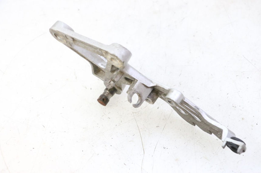 photo de PEDANA ANTERIORE DESTRA SUPPORTO STAHO FH 50 (2018 - 2019)