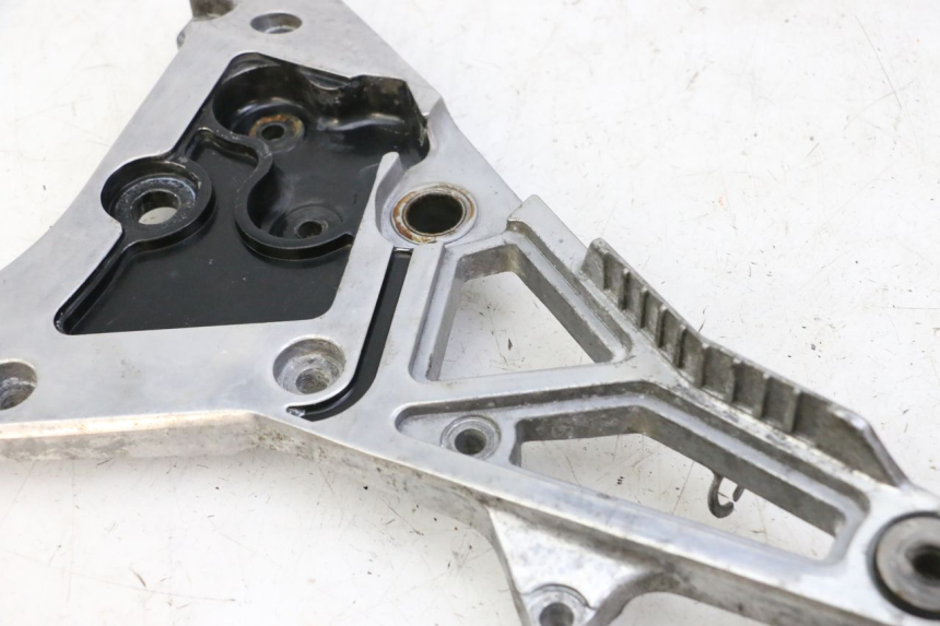 photo de PEDANA ANTERIORE DESTRA SUPPORTO YAMAHA FJ 36Y 1100 (1984 - 1985)