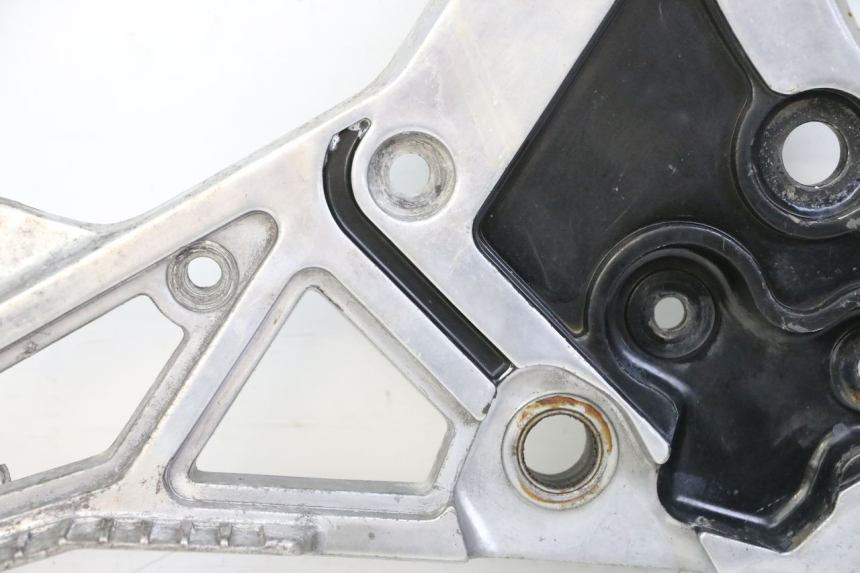 photo de PEDANA ANTERIORE DESTRA SUPPORTO YAMAHA FJ 36Y 1100 (1984 - 1985)