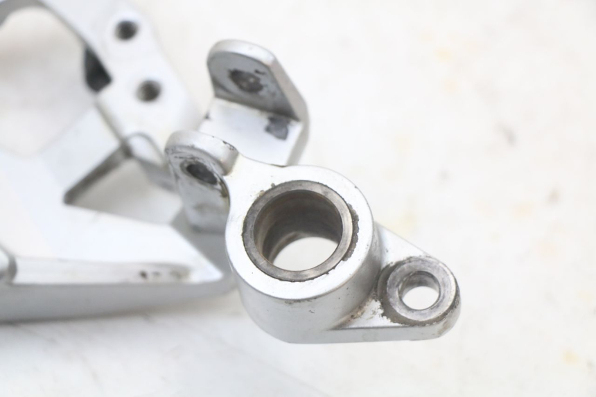 photo de PIASTRA PEDANA ANTERIORE DESTRA YAMAHA FJR ABS 1300 (2006 - 2012)