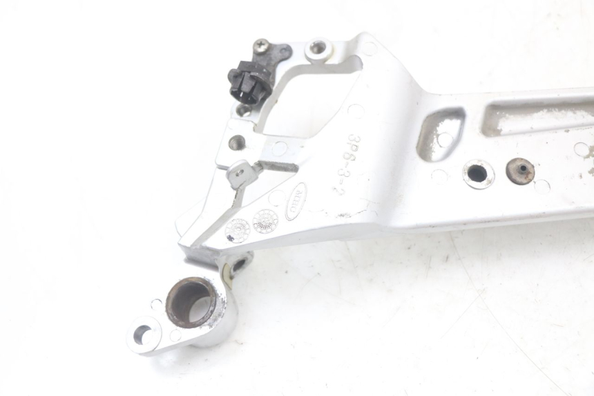 photo de PIASTRA PEDANA ANTERIORE DESTRA YAMAHA FJR ABS 1300 (2006 - 2012)