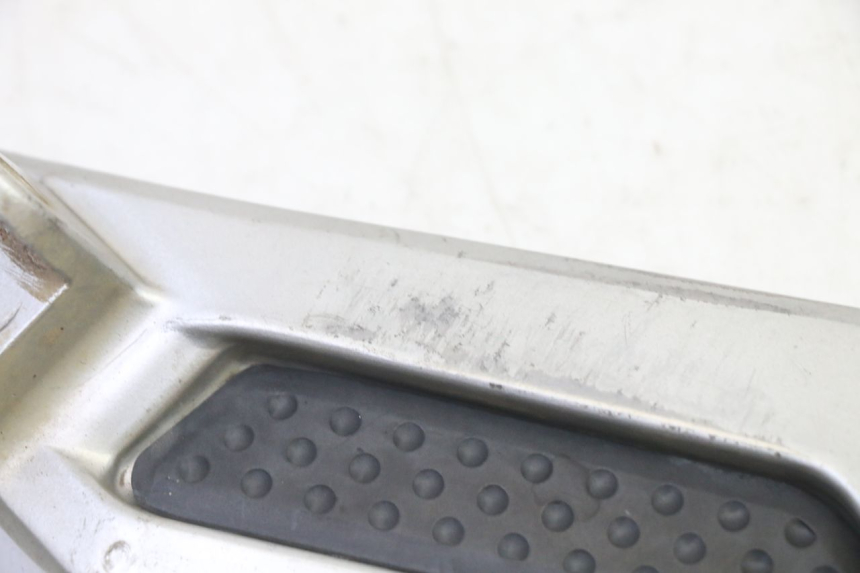 photo de PIASTRA PEDANA ANTERIORE DESTRA YAMAHA FJR ABS 1300 (2006 - 2012)