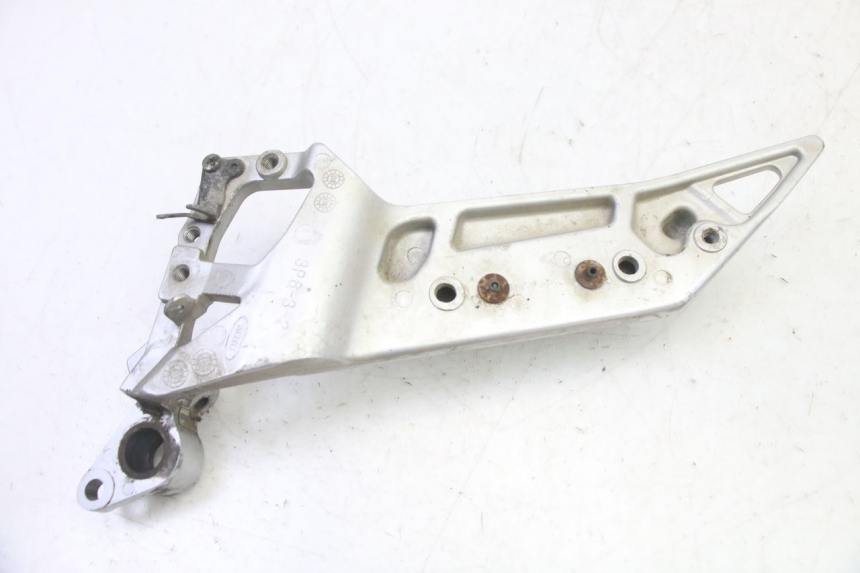 photo de PIASTRA PEDANA ANTERIORE DESTRA YAMAHA FJR ABS 1300 (2006 - 2012)