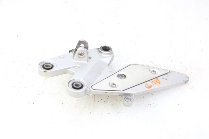 photo de PEDANA ANTERIORE DESTRA SUPPORTO YAMAHA FZ6 FAZER S2 600 (2007 - 2011)