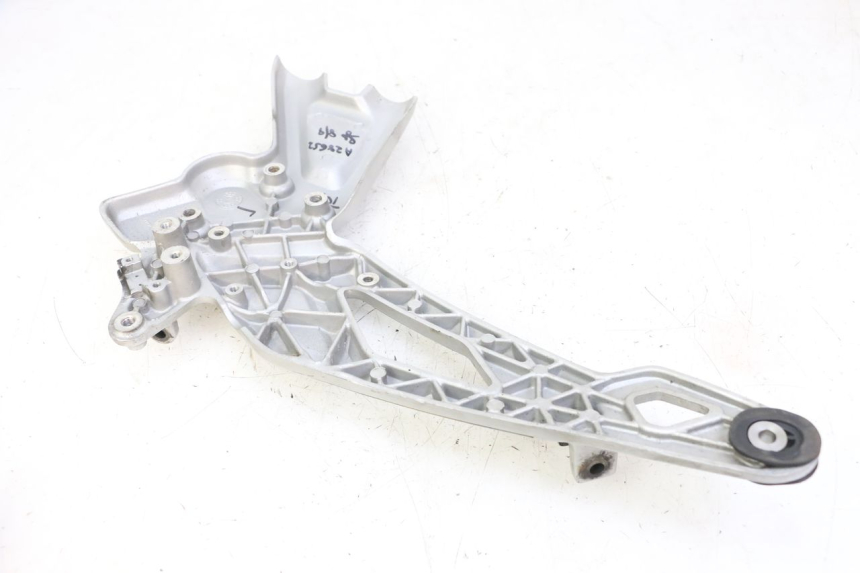 photo de PEDANA ANTERIORE DESTRA SUPPORTO BMW G310 R 310 (2016 - 2020)