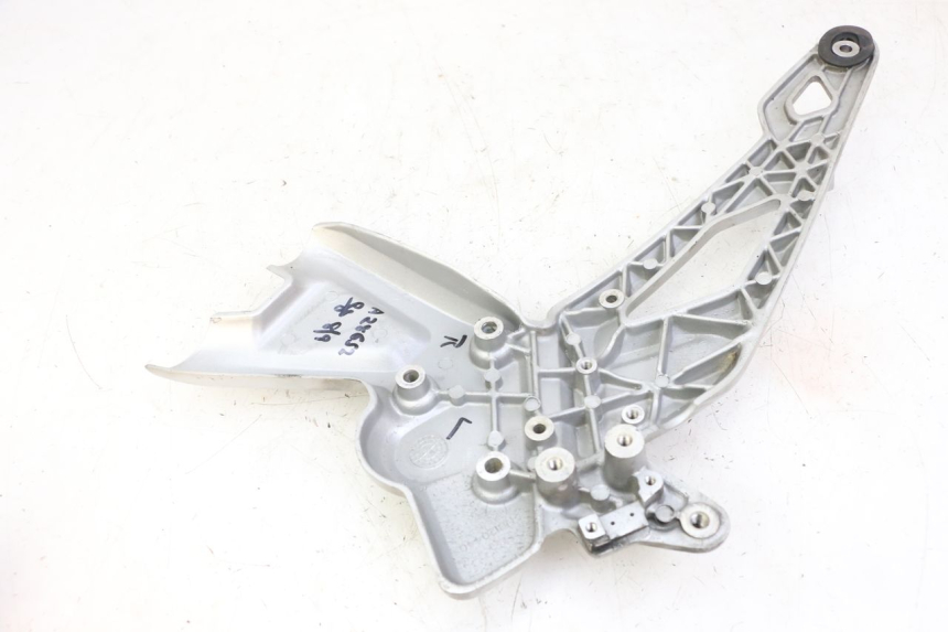 photo de PEDANA ANTERIORE DESTRA SUPPORTO BMW G310 R 310 (2016 - 2020)