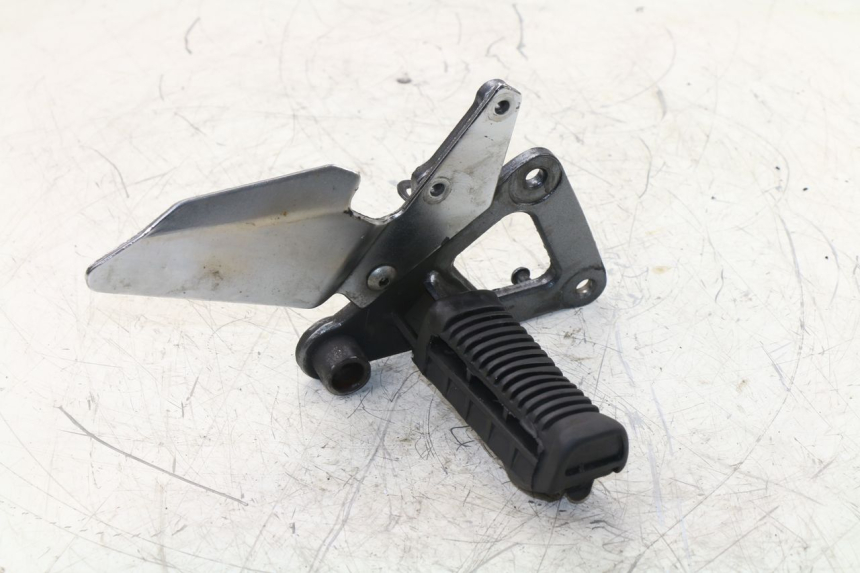 photo de PIASTRA PEDANA ANTERIORE DESTRA SUZUKI GS / GSE 500 (1990 - 2000)