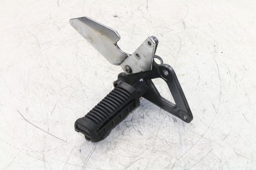 photo de PIASTRA PEDANA ANTERIORE DESTRA SUZUKI GS / GSE 500 (1990 - 2000)