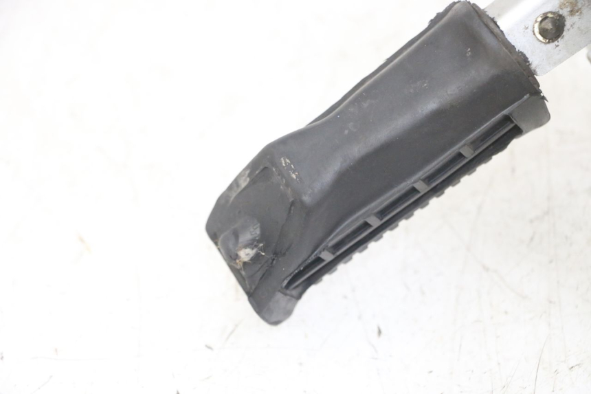 photo de PIASTRA PEDANA ANTERIORE DESTRA SUZUKI GS GSE 500 (2001 - 2003)