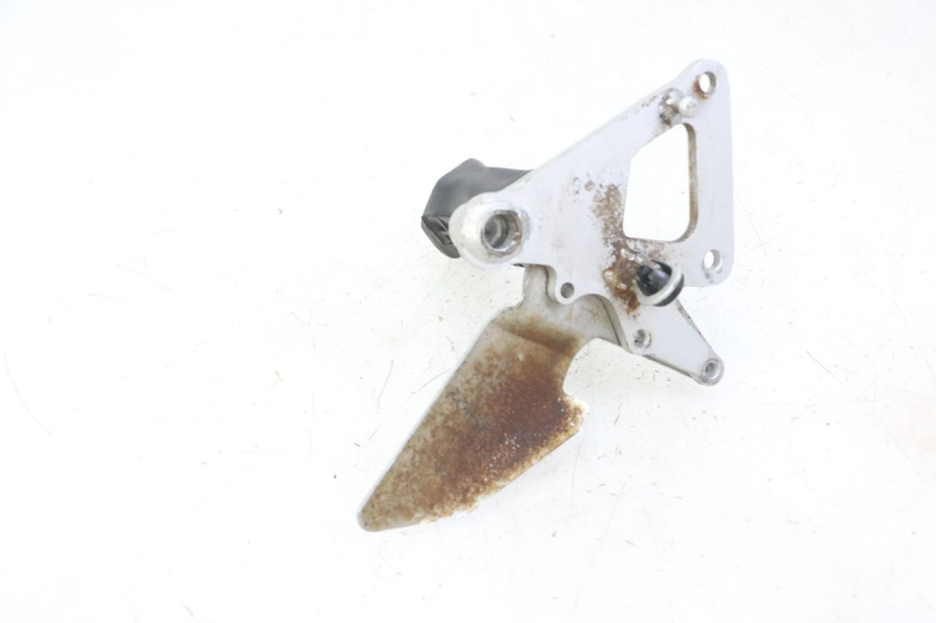 photo de PIASTRA PEDANA ANTERIORE DESTRA SUZUKI GS GSE 500 (2001 - 2003)