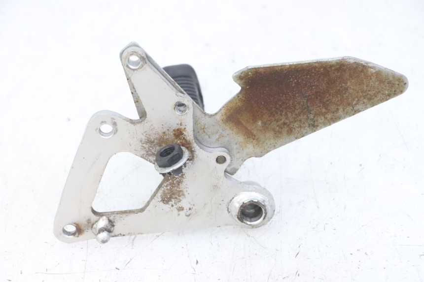 photo de PIASTRA PEDANA ANTERIORE DESTRA SUZUKI GS GSE 500 (2001 - 2003)