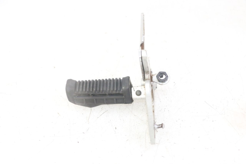 photo de PIASTRA PEDANA ANTERIORE DESTRA SUZUKI GS GSE 500 (2001 - 2003)