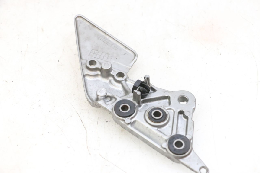 photo de PEDANA ANTERIORE DESTRA SUPPORTO SUZUKI GSF N BANDIT 600 (1996 - 1999) - Zoom sullo stato d'uso