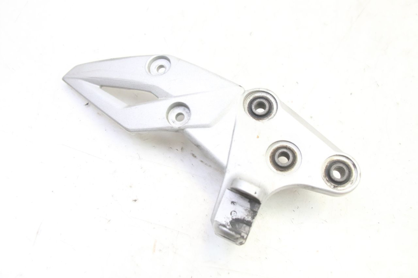 photo de PEDANA ANTERIORE DESTRA SUPPORTO SUZUKI GSR 750 (2011 - 2017)