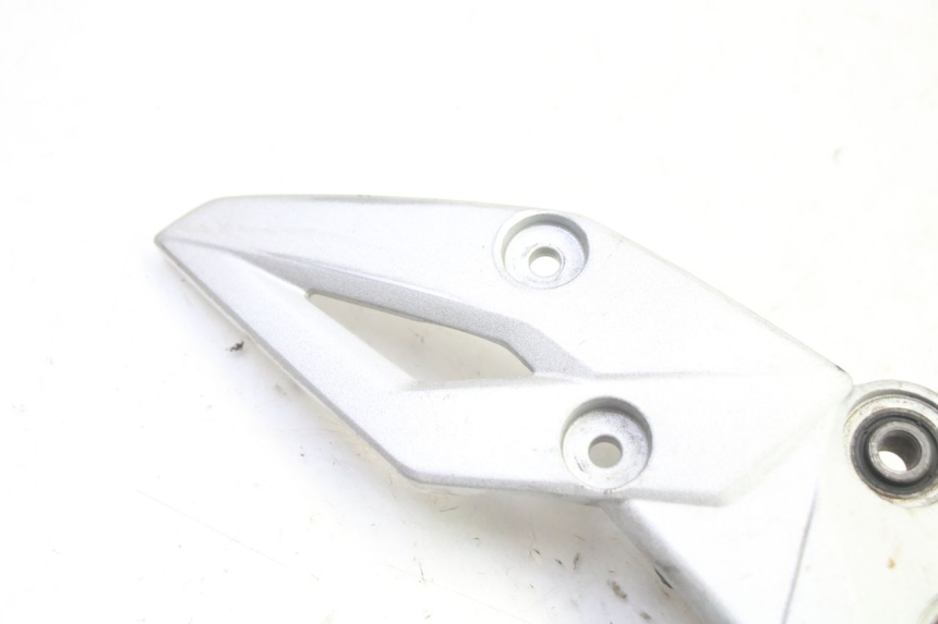 photo de PEDANA ANTERIORE DESTRA SUPPORTO SUZUKI GSR 750 (2011 - 2017)