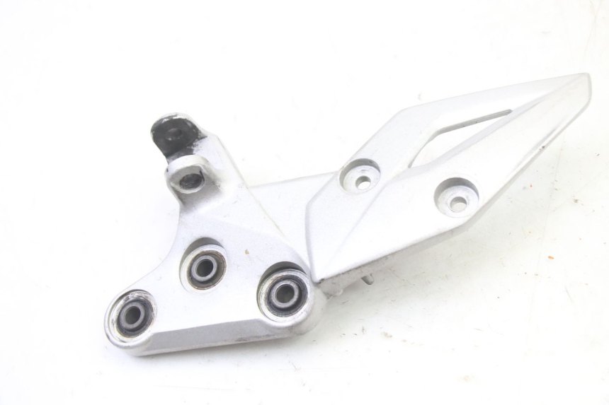 photo de PEDANA ANTERIORE DESTRA SUPPORTO SUZUKI GSR 750 (2011 - 2017)