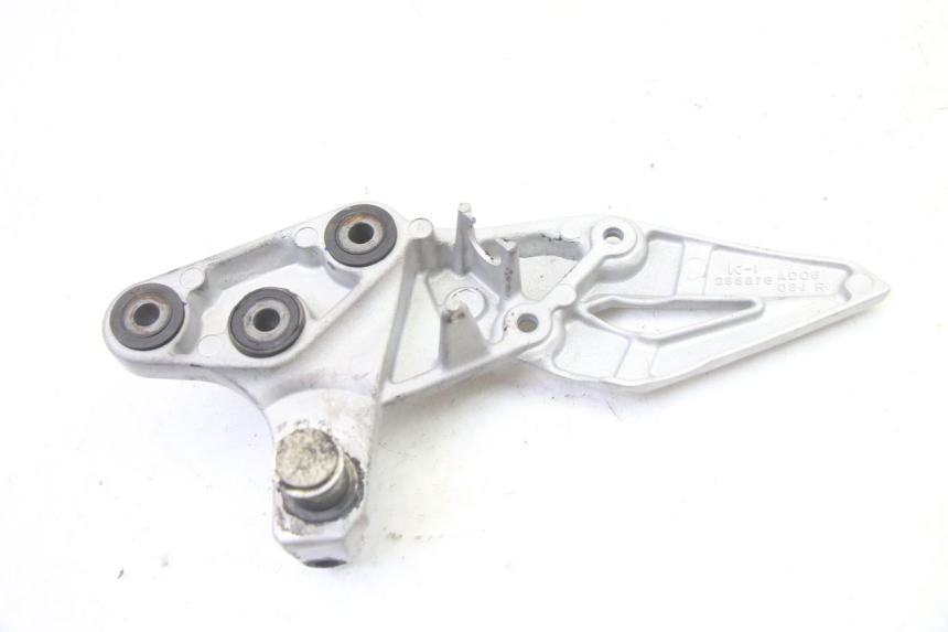 photo de PEDANA ANTERIORE DESTRA SUPPORTO SUZUKI GSR 750 (2011 - 2017)
