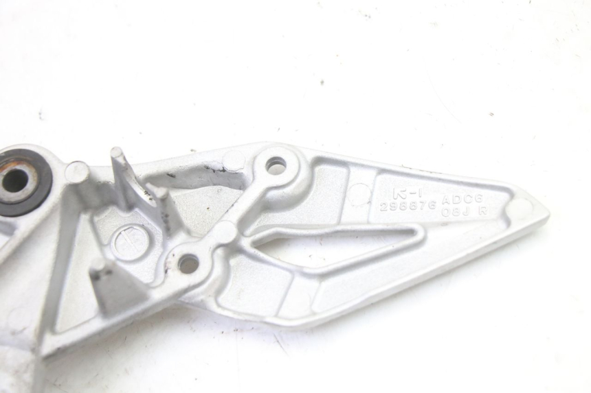 photo de PEDANA ANTERIORE DESTRA SUPPORTO SUZUKI GSR 750 (2011 - 2017)