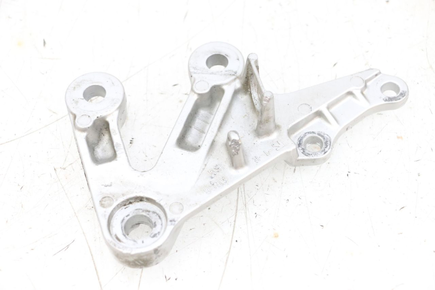 photo de PEDANA ANTERIORE DESTRA SUPPORTO SUZUKI GSXR GSX-R 1000 (2003 - 2004) - Altra angolazione