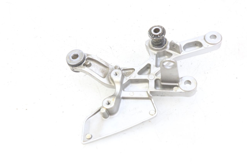 photo de PIASTRA PEDANA ANTERIORE DESTRA HONDA CB R 1000 (2018 - 2023)