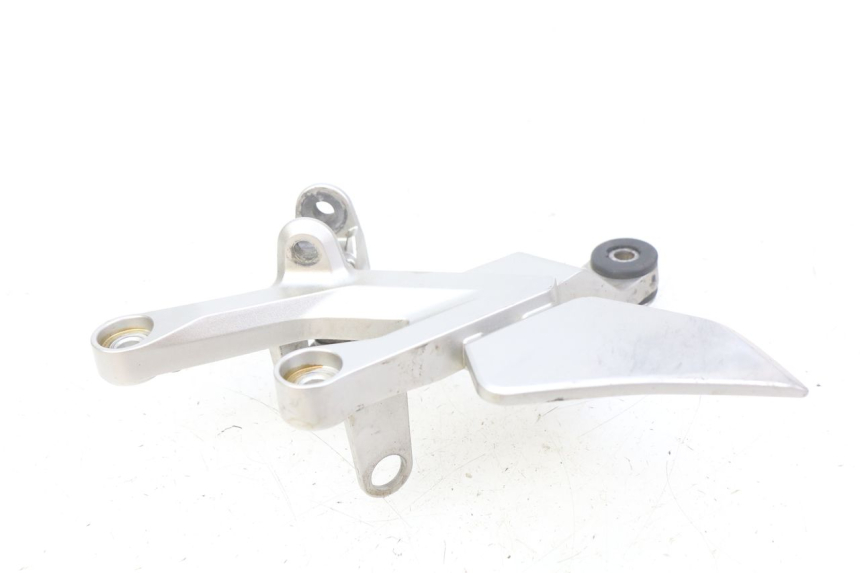 photo de PIASTRA PEDANA ANTERIORE DESTRA HONDA CB R 1000 (2018 - 2023)
