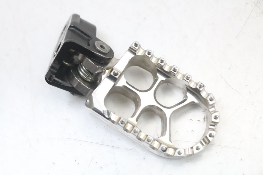 photo de PEDANA ANTERIORE DESTRA SUPPORTO HONDA CRF R 250 (2020 - 2021)