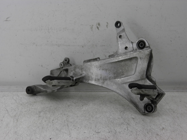 photo de PEDANA ANTERIORE DESTRA SUPPORTO HONDA ST PAN EUROPEAN ABS 1100 (2002 - 2001)