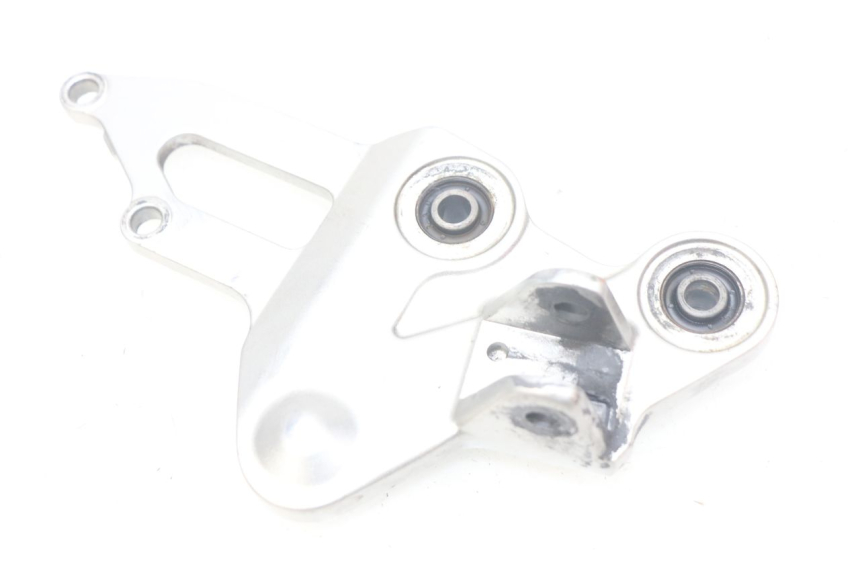 photo de PIASTRA DI SUPPORTO PEDALE ANTERIORE DESTRO YAMAHA MT-07 MT07 ABS 700 (2014 - 2017)
