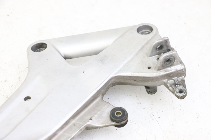 photo de PEDANA ANTERIORE DESTRA SUPPORTO HONDA ST PAN EUROPEAN 1300 (2002 - 2013)