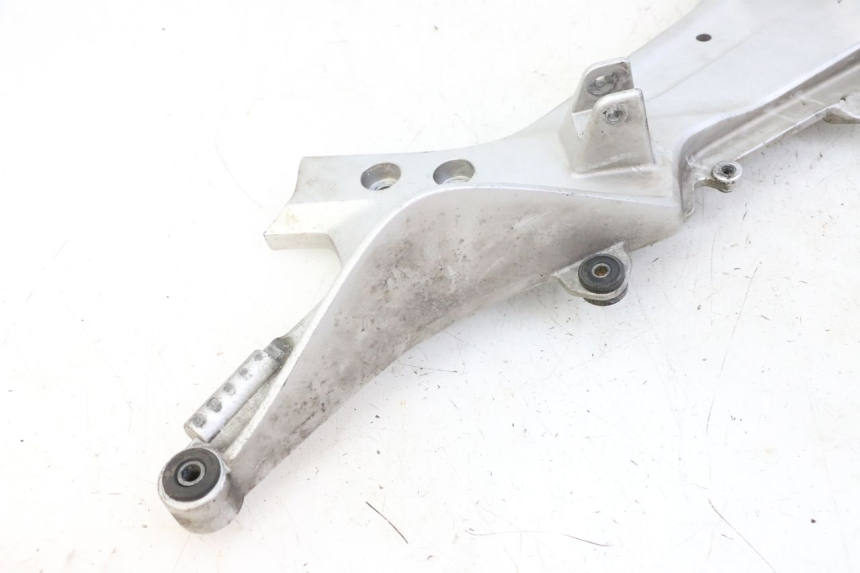 photo de PEDANA ANTERIORE DESTRA SUPPORTO HONDA ST PAN EUROPEAN 1300 (2002 - 2013)
