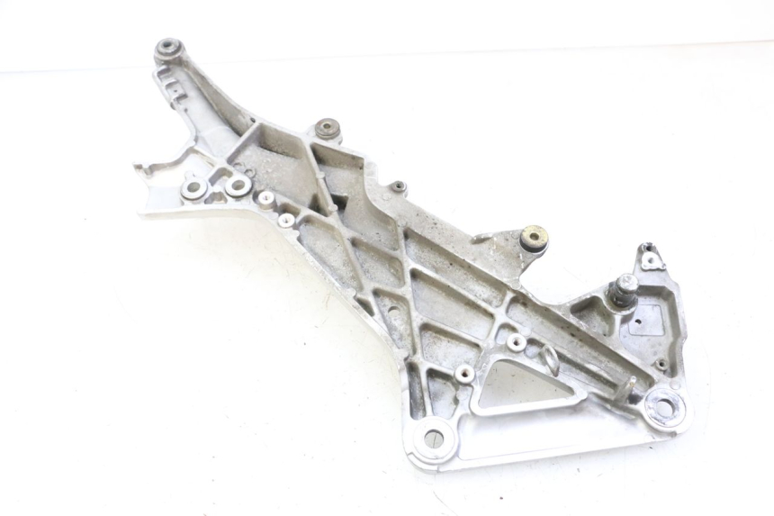 photo de PEDANA ANTERIORE DESTRA SUPPORTO HONDA ST PAN EUROPEAN 1300 (2002 - 2013)