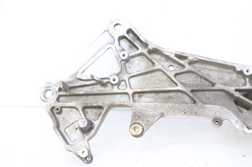 photo de PEDANA ANTERIORE DESTRA SUPPORTO HONDA ST PAN EUROPEAN 1300 (2002 - 2013)