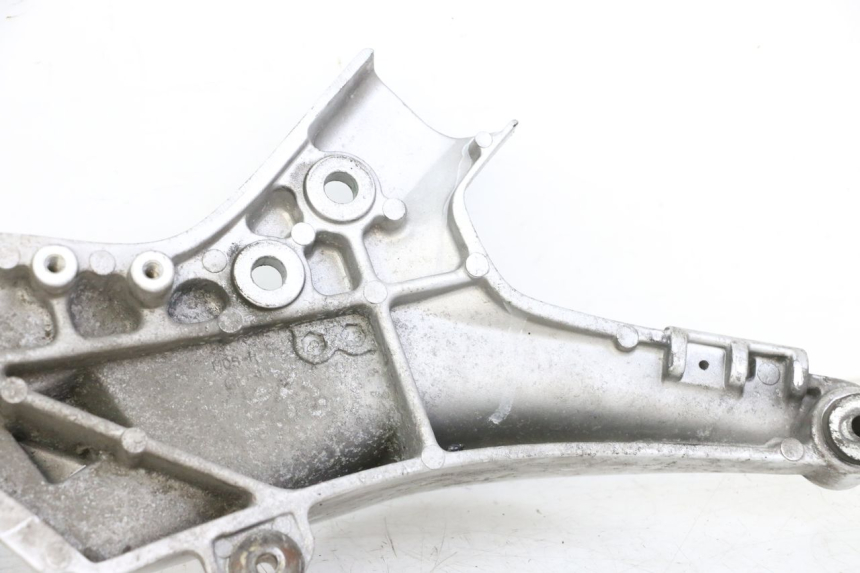 photo de PEDANA ANTERIORE DESTRA SUPPORTO HONDA ST PAN EUROPEAN 1300 (2002 - 2013)