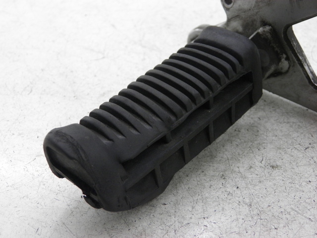 photo de PIASTRA PEDANA ANTERIORE DESTRA SUZUKI GS GSE 500 (2001 - 2003)