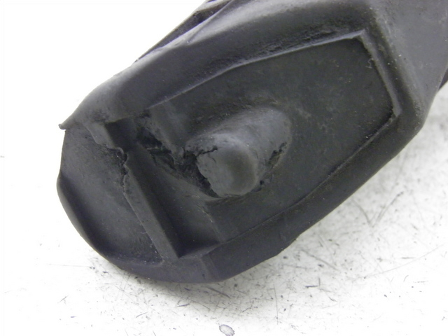 photo de PIASTRA PEDANA ANTERIORE DESTRA SUZUKI GS GSE 500 (2001 - 2003)