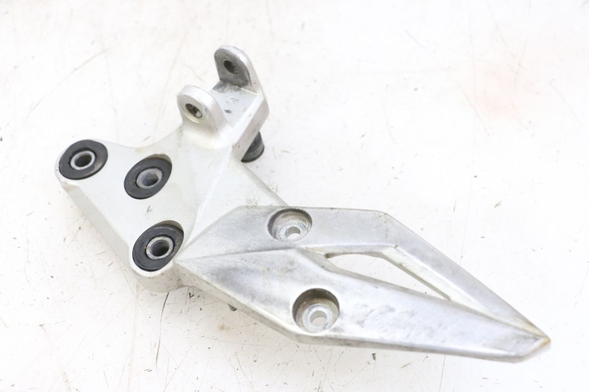 photo de PEDANA ANTERIORE DESTRA SUPPORTO SUZUKI GSR 750 (2011 - 2017)