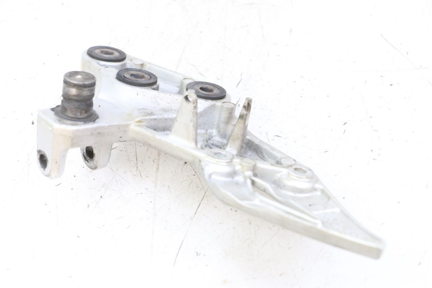 photo de PEDANA ANTERIORE DESTRA SUPPORTO SUZUKI GSR 750 (2011 - 2017)