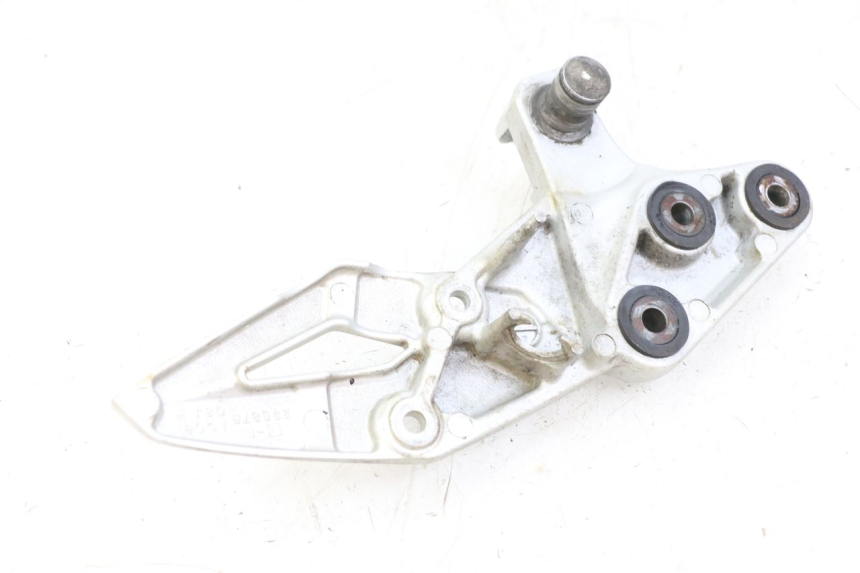 photo de PEDANA ANTERIORE DESTRA SUPPORTO SUZUKI GSR 750 (2011 - 2017)