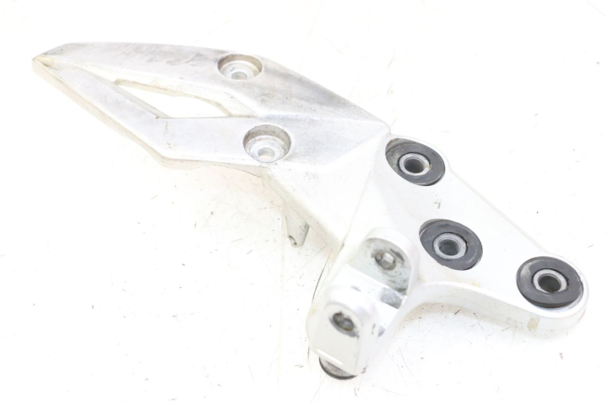 photo de PEDANA ANTERIORE DESTRA SUPPORTO SUZUKI GSR 750 (2011 - 2017)