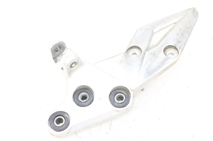 photo de PEDANA ANTERIORE DESTRA SUPPORTO SUZUKI GSR 750 (2011 - 2017)