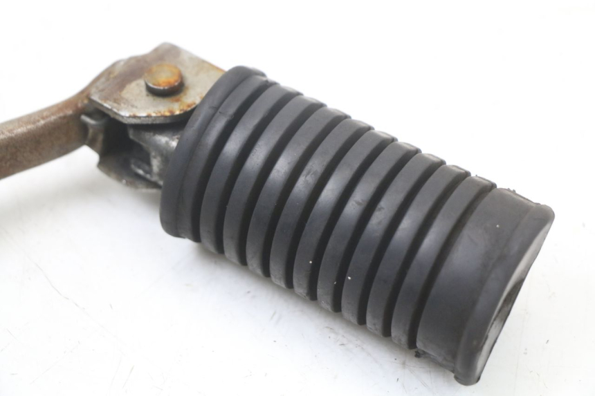 photo de PEDANA ANTERIORE DESTRA SUPPORTO SUZUKI GSX E 250 (1982 - 1983)