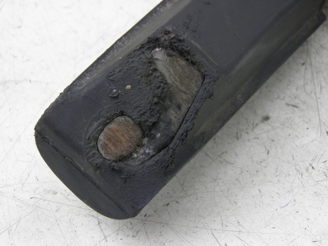 photo de PIASTRA PEDANA ANTERIORE DESTRA SUZUKI GZ MARAUDER 125 (1998 - 2004)