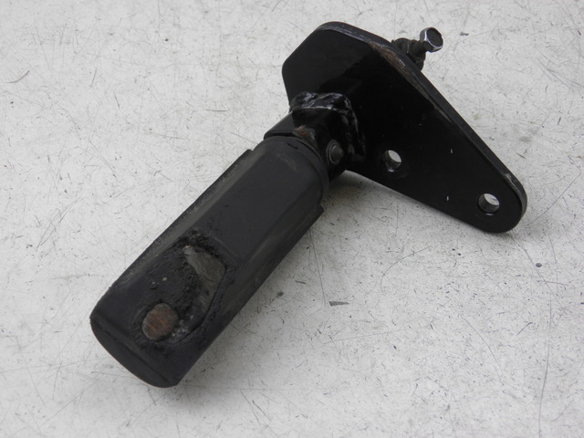 photo de PIASTRA PEDANA ANTERIORE DESTRA SUZUKI GZ MARAUDER 125 (1998 - 2004)