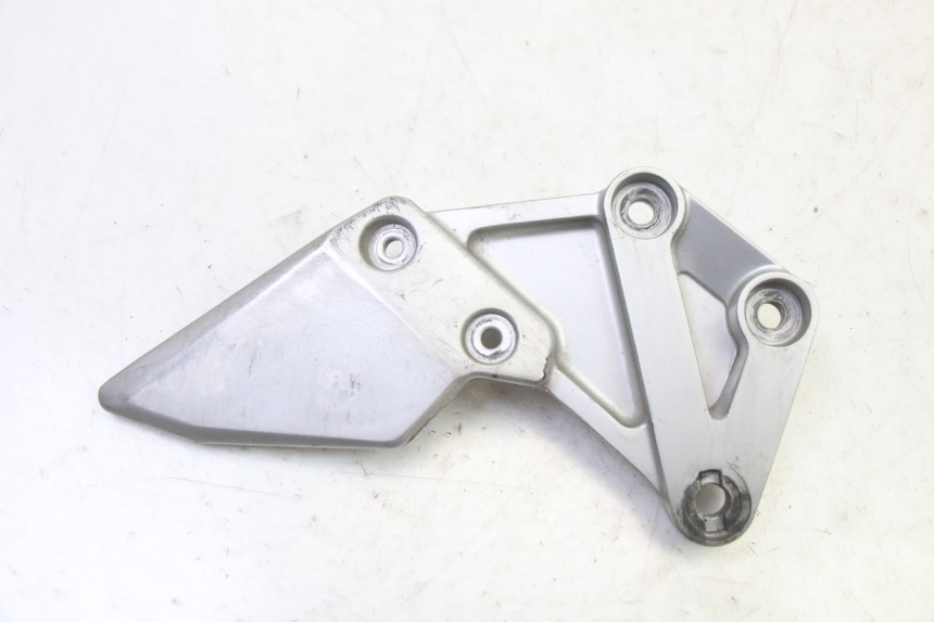 photo de PEDANA ANTERIORE DESTRA SUPPORTO SUZUKI SV S 650 (2003 - 2009)