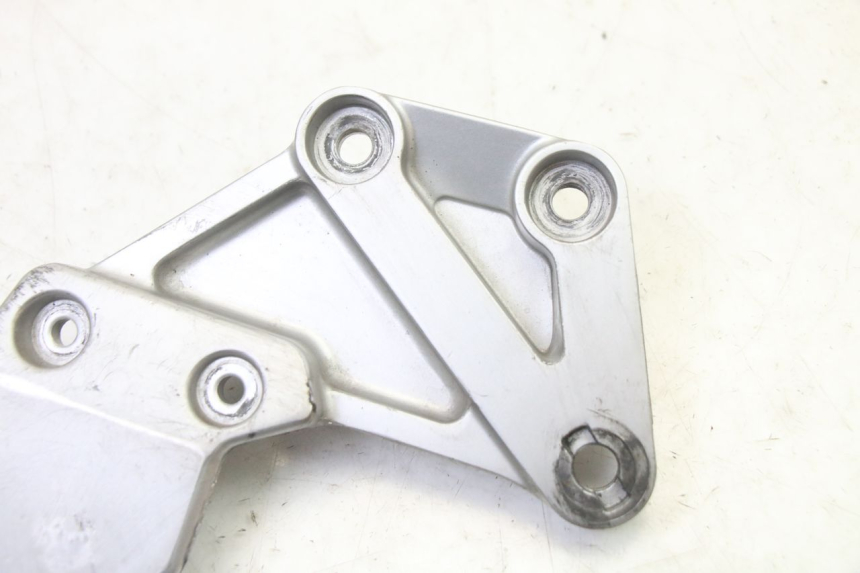 photo de PEDANA ANTERIORE DESTRA SUPPORTO SUZUKI SV S 650 (2003 - 2009)