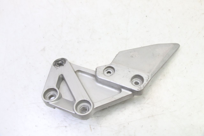 photo de PEDANA ANTERIORE DESTRA SUPPORTO SUZUKI SV S 650 (2003 - 2009)